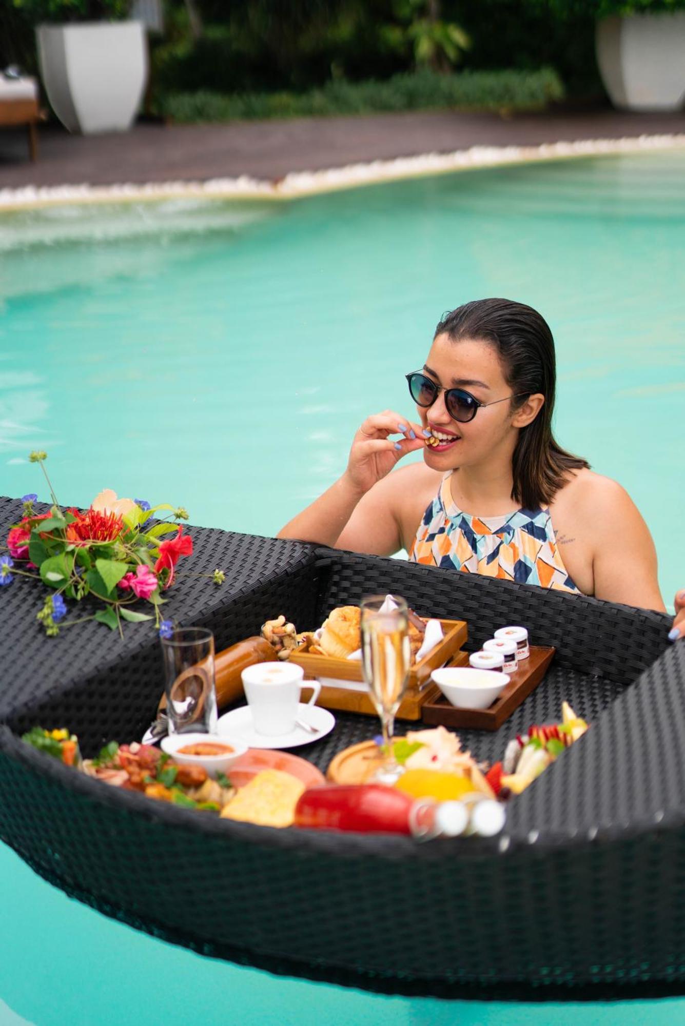 Adaaran Prestige Water Villas Меедхоо Экстерьер фото